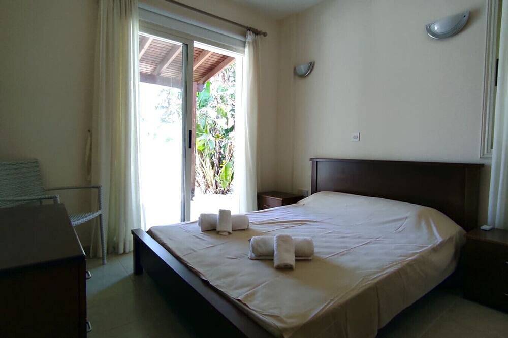 A charming bungalow with sea views and within 100 meter from the beach! in Πόλις Χρυσοχούς, Südzypern