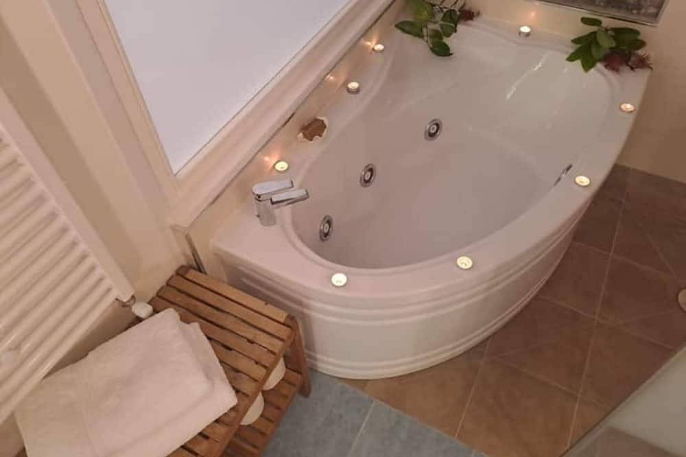 Apartamento entero, Idílico Estudio en el bosque. Casa Armonía Natura in Camargo, Costa de Cantabria