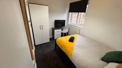 Holiday Rental for 12 People in Sheffield, South Yorkshire, Photo 1