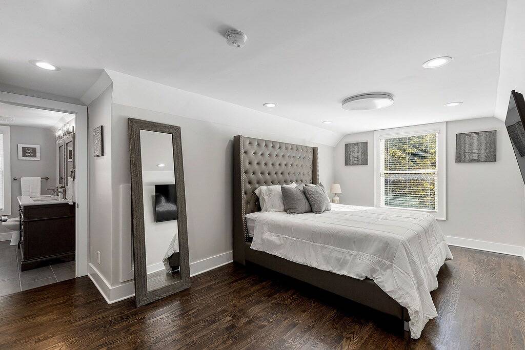 Minutes from Downtown-Modern Atlanta Craftsman Ultimate Get-Away Home in Atlanta, Fulton County