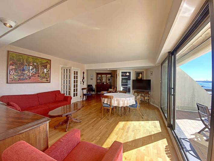 Apartamento entero, Larmor-Plage Piso Espacioso con Terraza, Ascensor y Aparcamiento frente al Mar in Larmor-Plage, Côte des Mégalithes