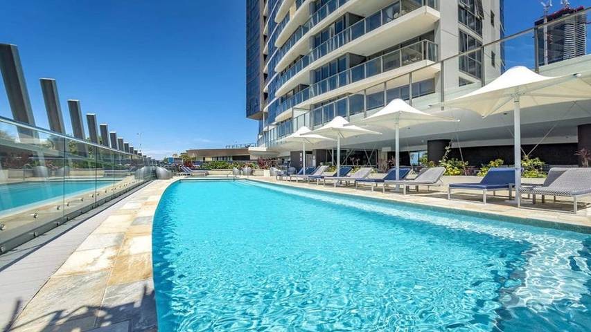 Holiday letting for 4 people, with balcony/terrace and pool in Gold Coast