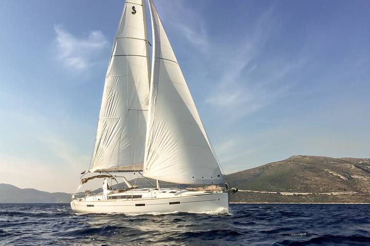Bateau pour 6 personnes dans Tivat