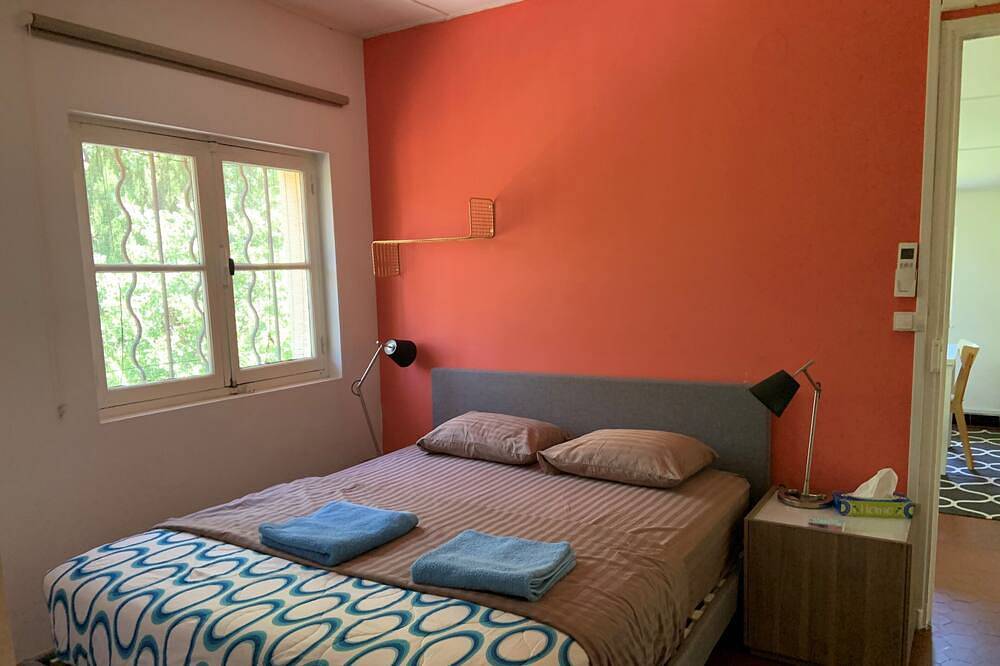 Appartement A/C grand calme dans propriété avec piscine - proche des plages. in La Garde, Côte méditerranéenne (France)