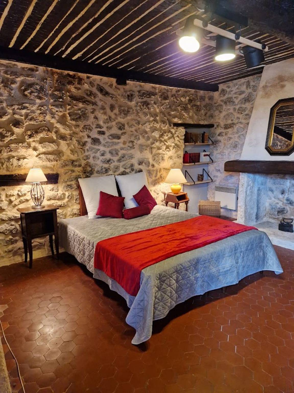 Old Provencal house - 3 bedrooms  in Bagnols-en-Forêt, Region de Draguignan