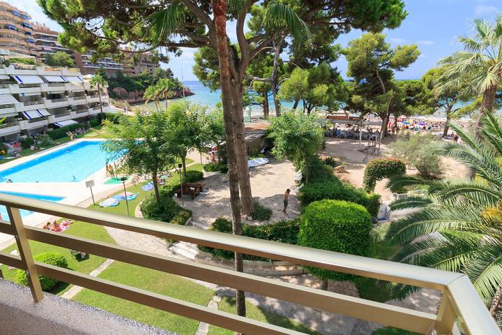 Holiday rental for 4 people, with garden and children pool as well as terrace in Salou