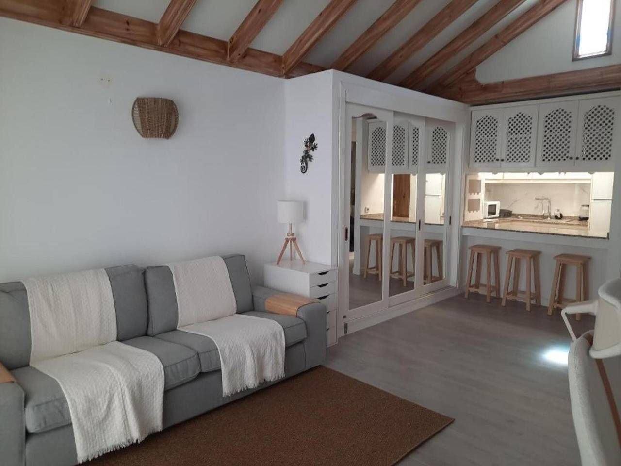 Ganze Wohnung, Ferienwohnung 'Palmeras 32' mit Gemeinschaftspool, privater Terrasse und Garten in Costa Teguise, Teguise