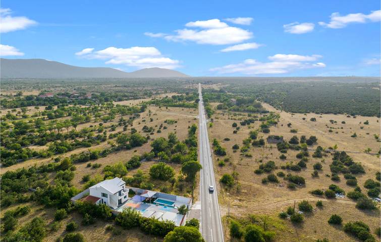 Ferienhaus für 9 Personen, mit Terrasse und Pool sowie Garten, mit Haustier in Grad Šibenik - 4