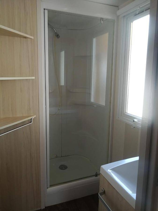 Camping pour 6 personnes, avec Terrasse ainsi que Bassin pour enfant et Piscine dans Port Camargue - 3