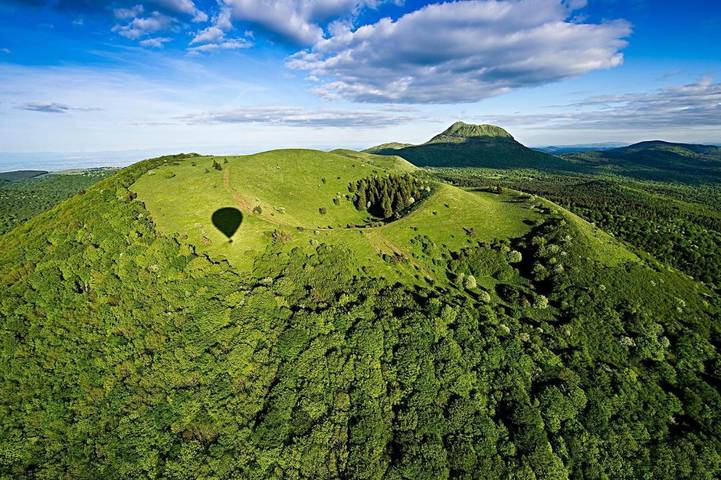 Gîte pour 2 personnes, avec jardin et vue, animaux acceptés à Olby - 2