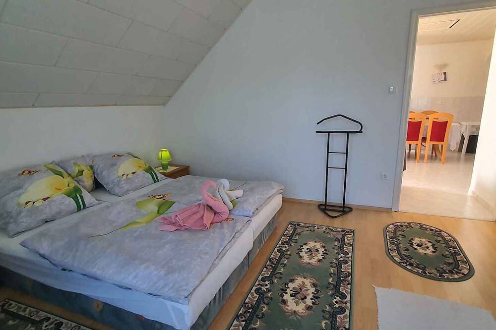 Ganze Wohnung, Ferienwohnung mit Pool, Internet und Klimaanlage in Balatonszabadi, Siófok und Umgebung