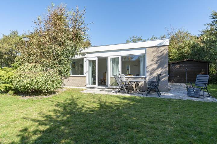 Bungalow voor 4 personen, met terras en tuin in Callantsoog