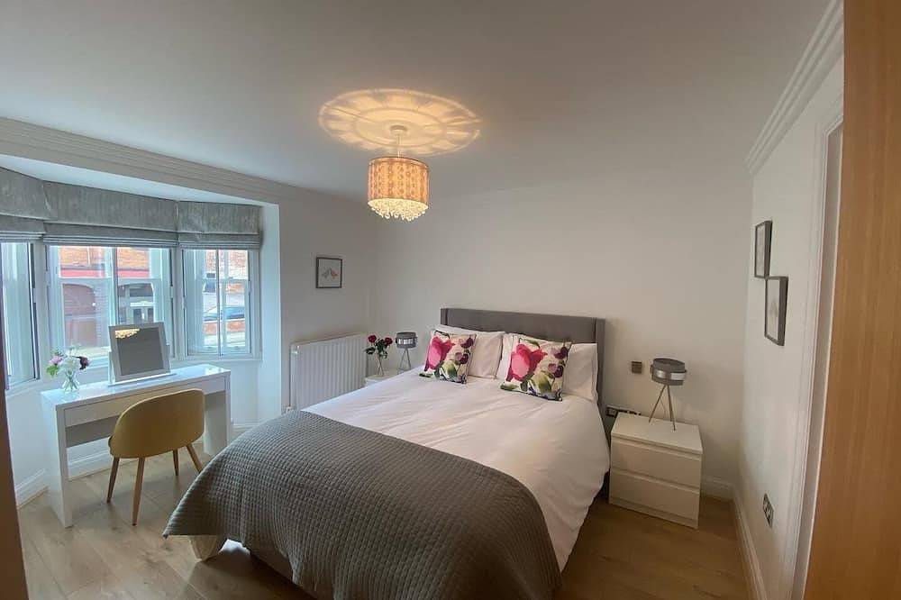 Entire apartment, Luxury, modern town centre, 2 beds, free parking for one vehicle in Stratford upon Avon, Warwickshire