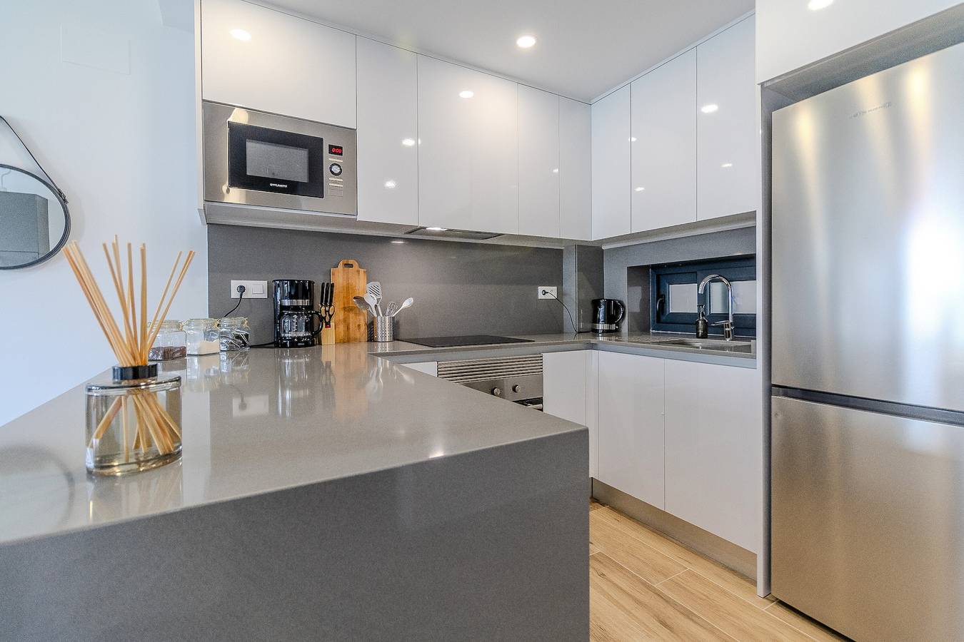 Entire apartment, Apartment 'Costa' with Shared Pool, Wireless Internet and Air Conditioning in Panorama Golf, Orihuela