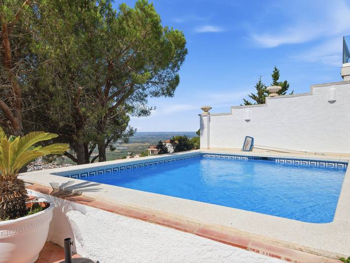 Villa en Roses: Piscina y Vistas a la Bahía in El Mas Fumats, Roses