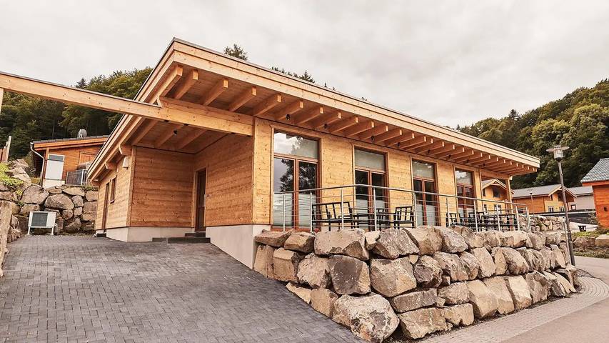 Ferienhaus für 2 Personen, mit Sauna und Terrasse sowie Whirlpool, mit Haustier