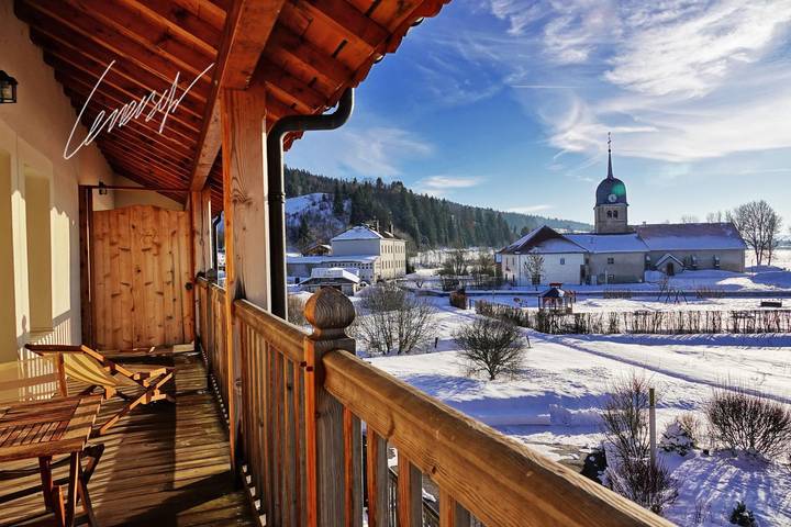 Gîte pour 4 personnes, avec Jacuzzi et Terrasse ainsi que Jardin et Piscine dans Chaux-des-Prés