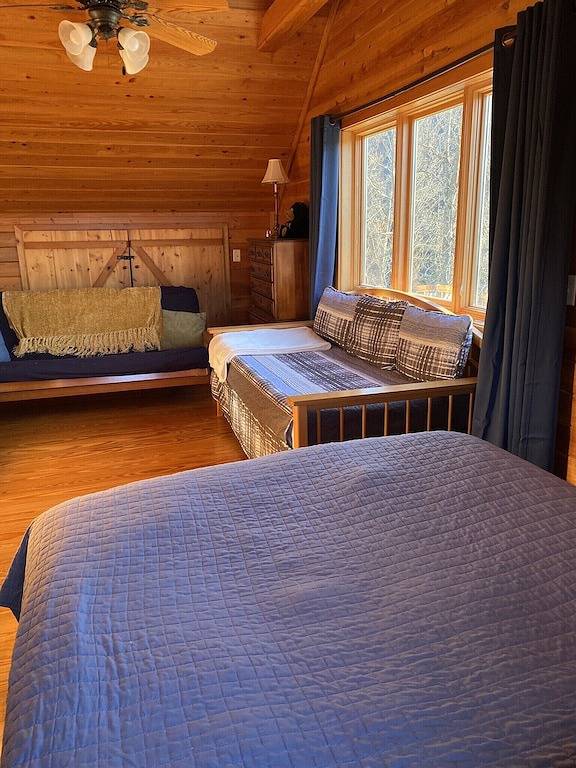Private Cabin with Mountain Views, Fire pit, Wraparound Deck, and Game room! in Jackson County