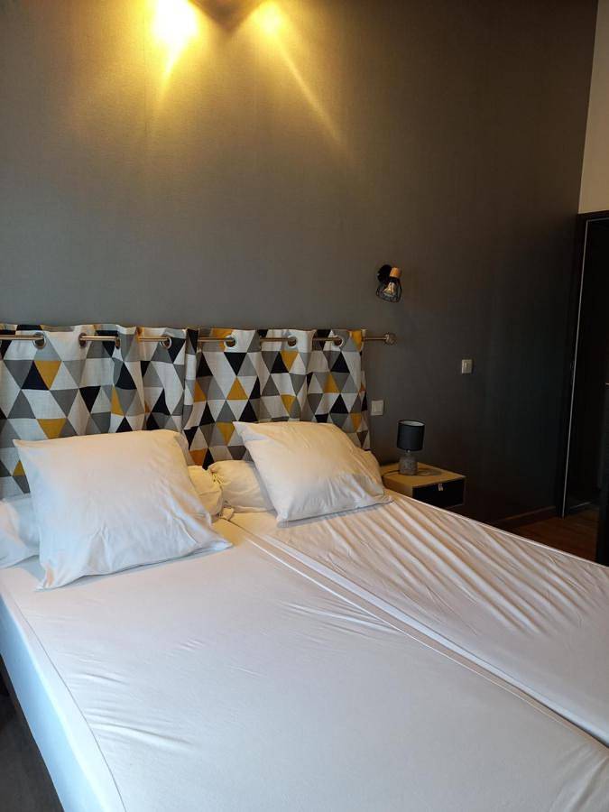 Gîte pour 4 personnes, avec jardin dans Les Fosses