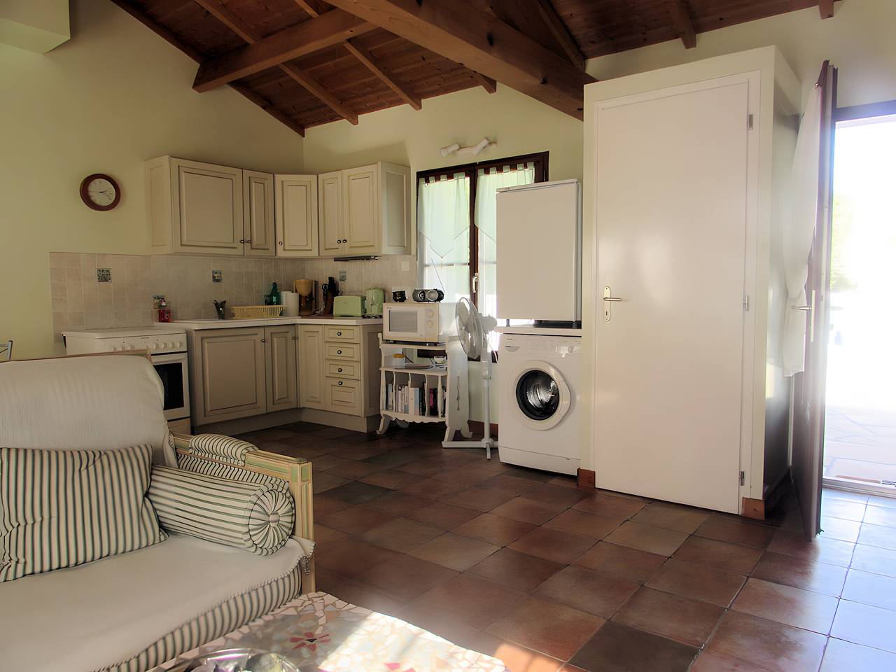 Un cocon douillet, le nénuphar un refuge parfait avec piscine in Nalliers, Fontenay-le-Comte