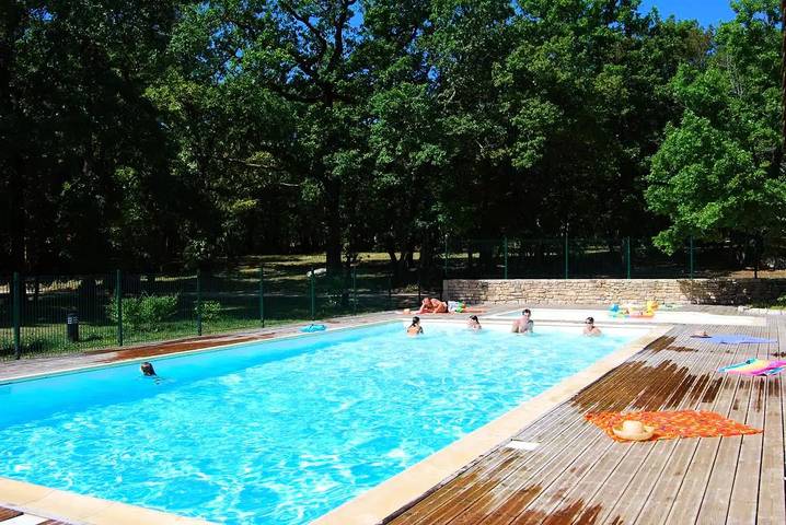 Camping pour 6 personnes, avec sauna ainsi que terrasse et piscine, animaux acceptés dans le Lot - 2
