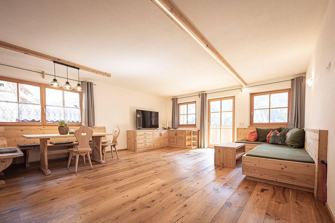 Ganze Wohnung, Ferienwohnung "Kofler Zw Den Wänden Apt Zirm" mit Bergblick, Gemeinschaftsgarten und Wlan in Ahornach, Sand in Taufers