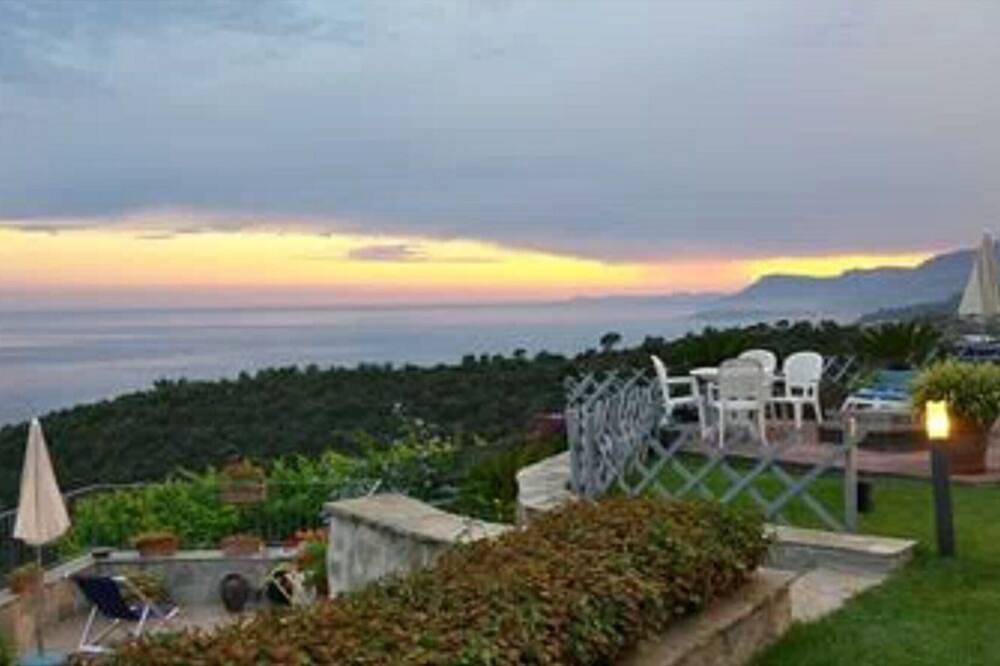 \"Villa Vineyard\" sol Cottage y el mar rodeado de naturaleza in San Giacomo (Camporosso), Camporosso