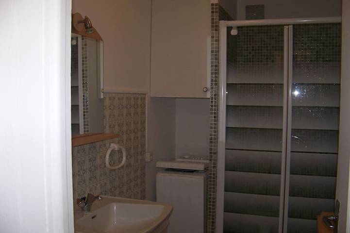 Apartamento entero, F1 Clim 33 m² 50 m garaje Hojas luminoso en la playa Web in Niza, Costa mediterránea (Francia)