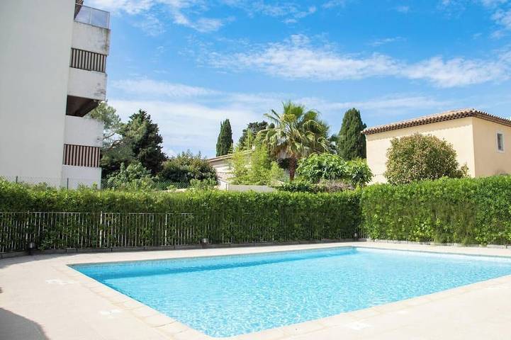 Gîte pour 4 personnes, avec piscine et terrasse dans Port du Cros de cagnes