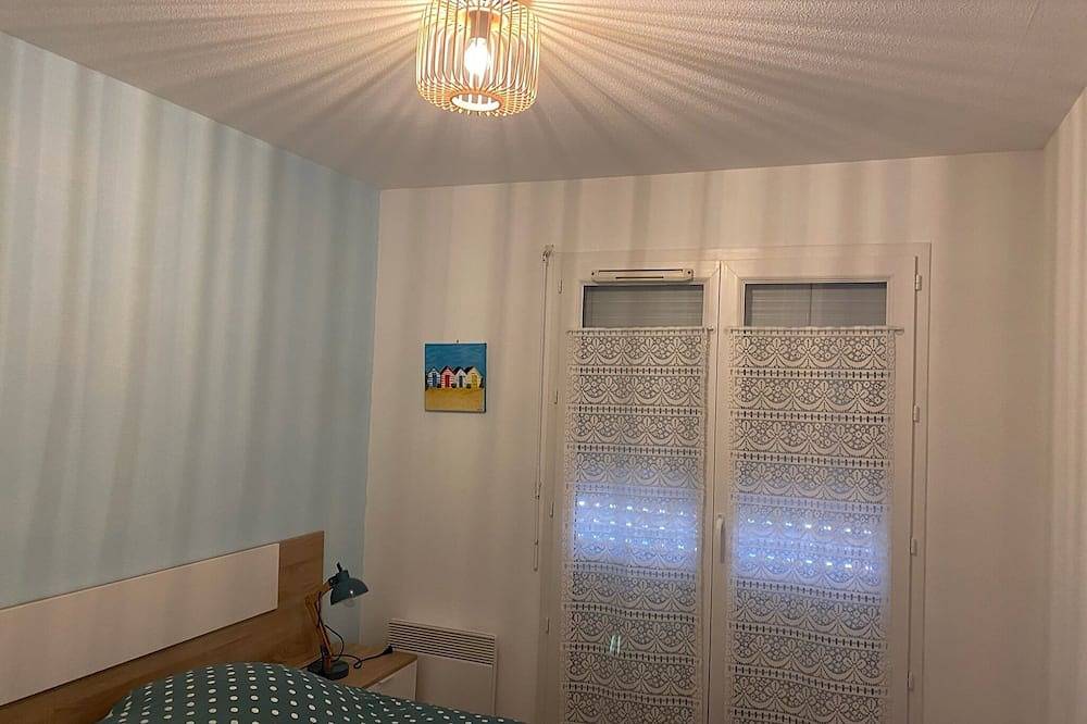Appartement entier, Agréable appartement avec balcon, vue sur la mer, piscine sécurisée sur place. in Port-des-Barques, Région de Rochefort