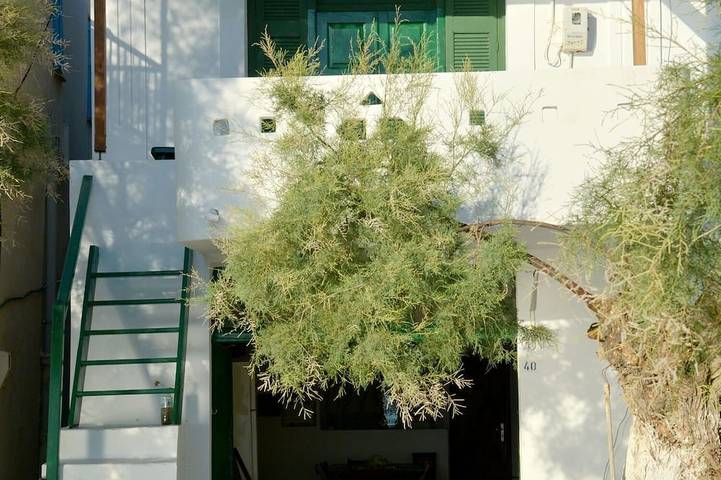 Apartment for 5 people in Milos