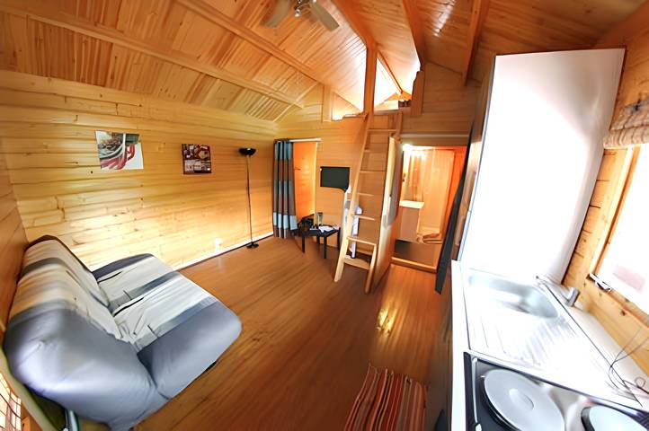 Bungalow pour 6 personnes, avec terrasse ainsi que jardin et piscine sur l' Île de la Réunion