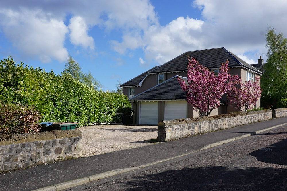 Holiday Rental for 7 People in Crieff, Perthshire