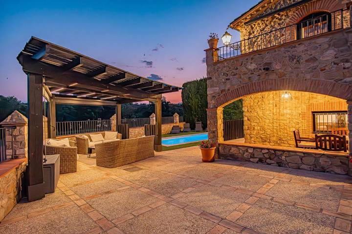 Casa rural para 7 personas, con vistas además de jardín y piscina en Capmany - 2