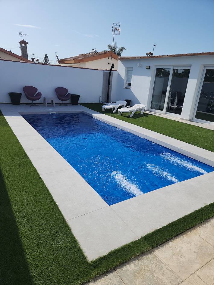 Holiday Home 'La Perla' with Pool, Garden & Wi-Fi in Los Gallos-Cerromolino, Chiclana de la Frontera