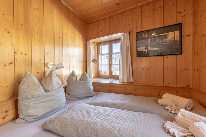 Ganze Wohnung, Chasa Tredeschin: Ferienwohnung mit Stil im Dorfkern von Sent in Sent, Unterengadin