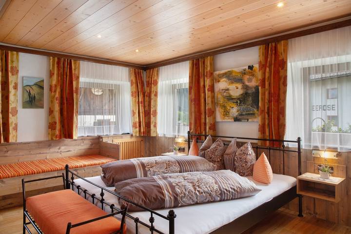 Ganze Wohnung, Ferienwohnung Waldzauber" mit Bergblick, Gemeinschaftsterrasse und Wlan in Piburg, Oetz