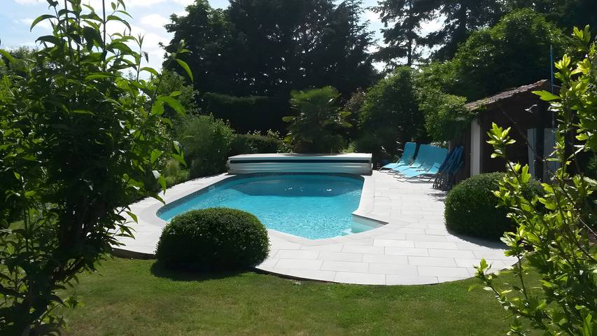 Location de vacances pour 8 personnes, avec Jardin et Bassin pour enfant dans Bressuire, Deux-Sèvres