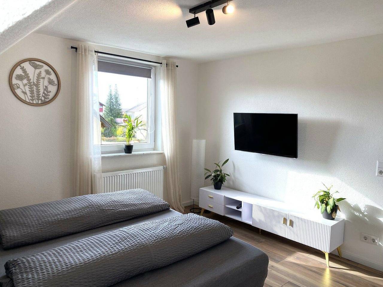 Ganze Ferienwohnung, Modernes Wohlfühl-Apartment im Illertal in Dettingen an der Iller, Landkreis Biberach
