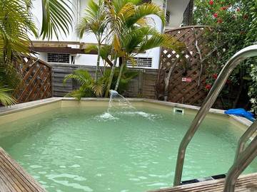 Gîte pour 4 personnes, avec jardin ainsi que jacuzzi et piscine à Tartane