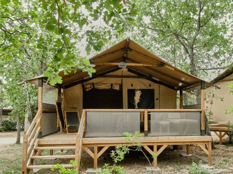 Camping Domaine des Chênes Blancs Pausado - Bungalow 5 persons - Cosy Lodge (No Sanitary Facilities) in Saint-Saturnin-lès-Apt, Parc naturel régional du Luberon