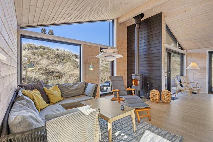 Schönes und strandnahes Ferienhaus mit überdachter Terrasse in Skodbjerge, Haurvig