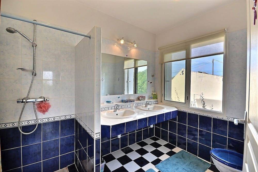 Familienhaus mit wunderschönem Meerblick und in der Nähe von Stränden in Esquibien, Audierne