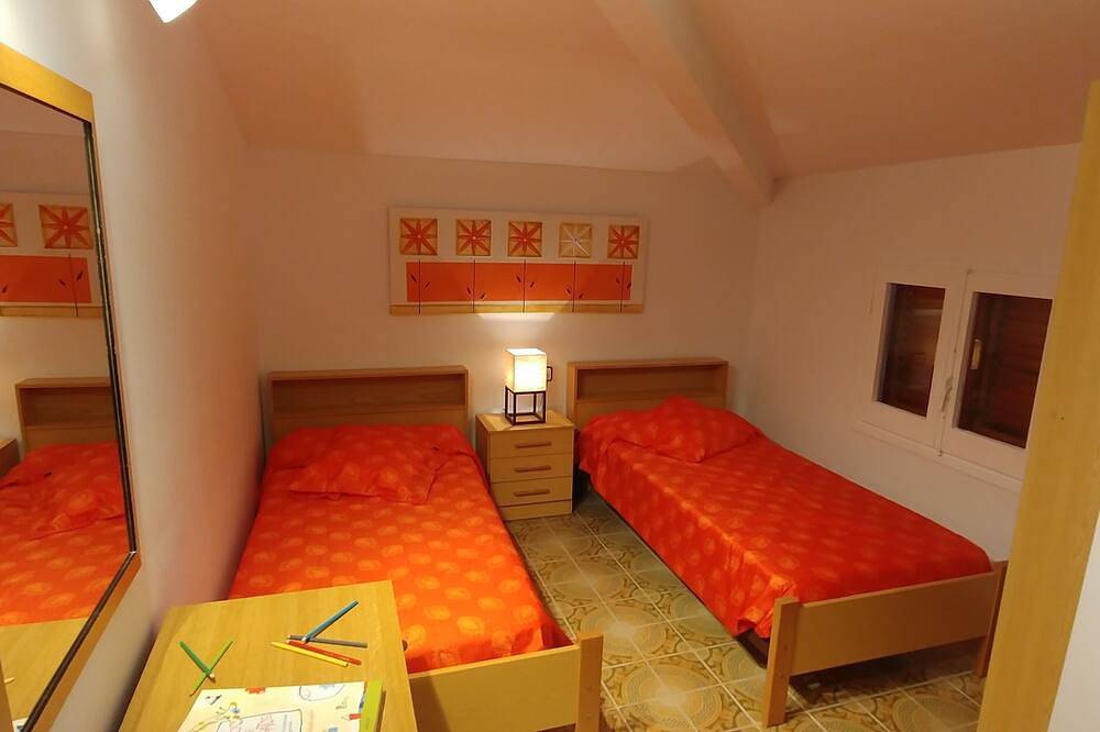 Kann Carrion einen großen Pool mit Blick auf das Meer in Mataró, Costa del Maresme