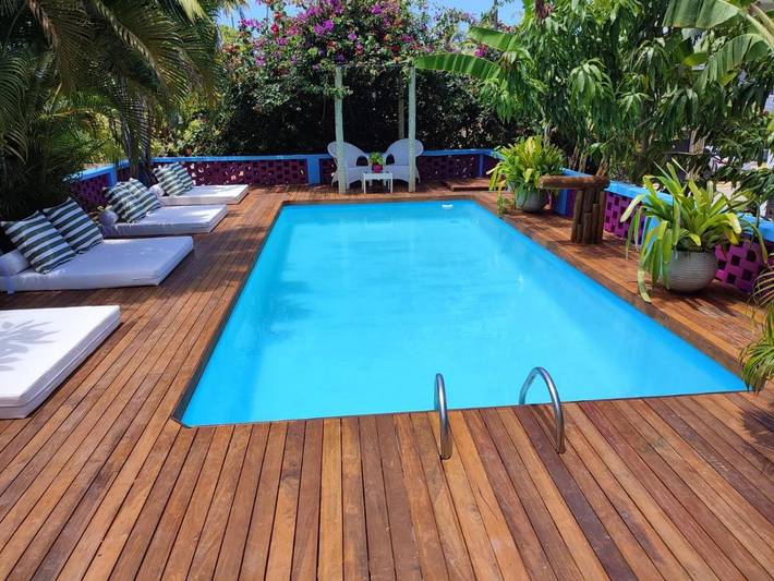 Casas e apartamentos de temporada para 2 pessoas, com piscina e jardim em Japaratinga