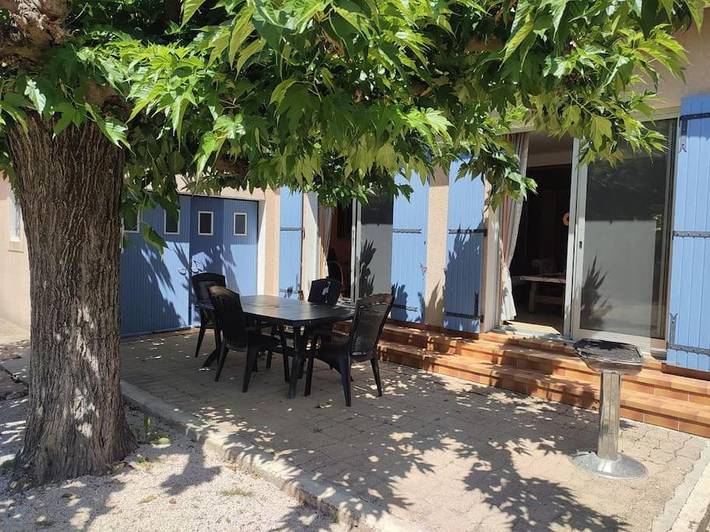 Location de vacances pour 8 personnes, avec jardin, animaux acceptés à Courthézon