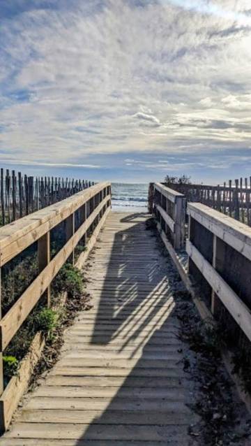 Gîte pour 3 personnes, avec vue ainsi que piscine et balcon dans Plage des Aresquiers