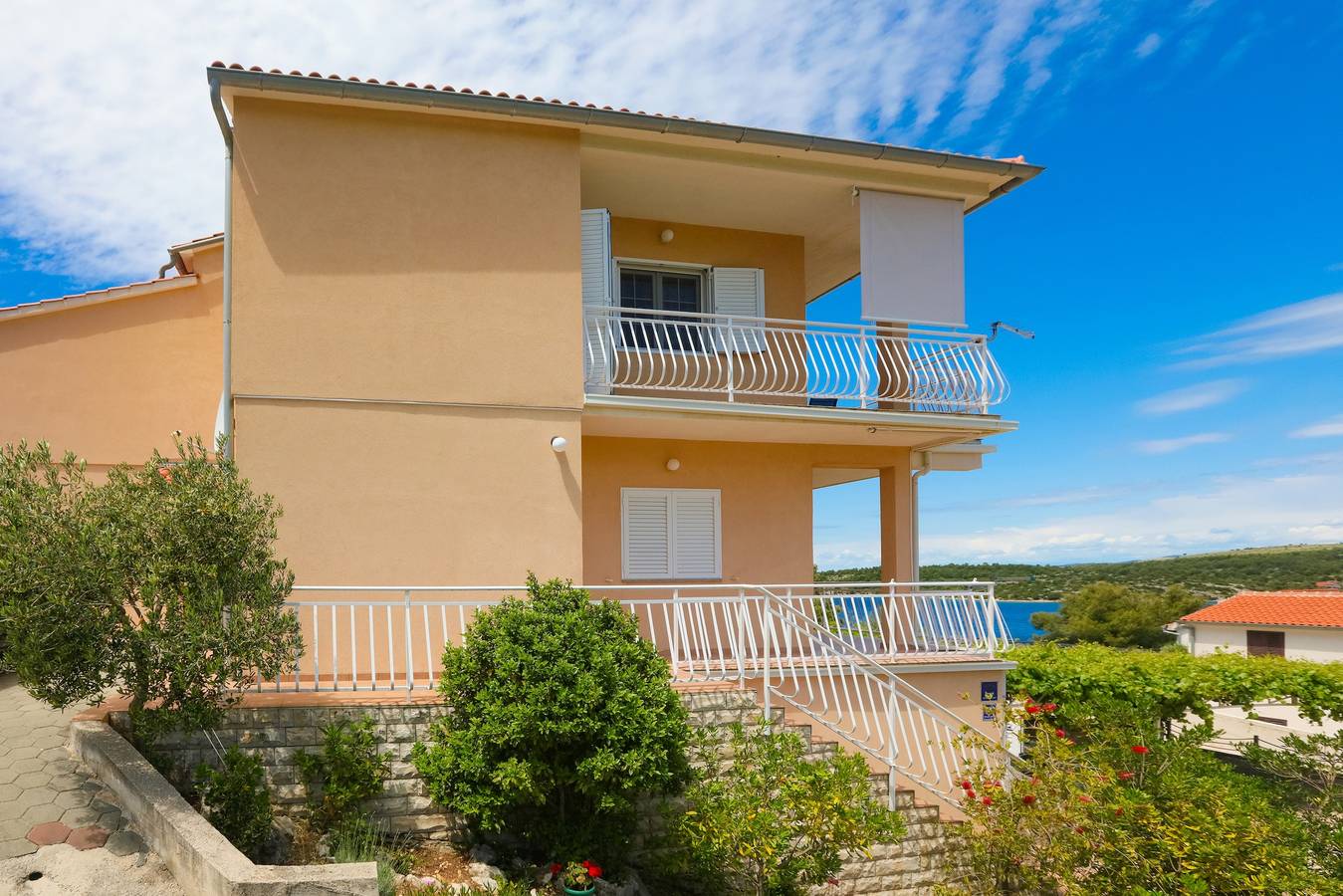 Ganze Wohnung, 1-Zimmer-Ferienwohnung am Strand Sparadici, Sibenik A-23939-e in Grebastica, Šibenik-Knin
