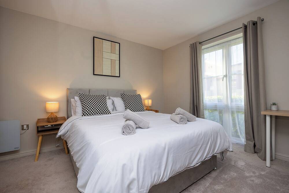 Entire apartment, Homely Spacious 3 Bedroom Apartment in Windsor. Close to Windsor Castle. in Windsor, Berkshire