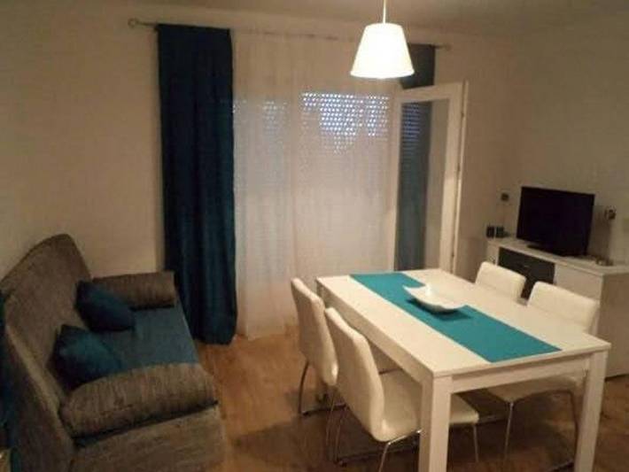 Apartamento entero, Apartamento de vacaciones para 4 personas con vistas al mar in Ugljan, Isla de Ugljan